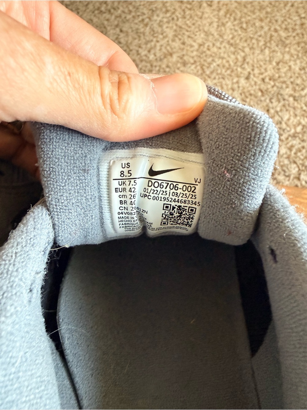 Men’s Nike Air Max 90 athletic shoes - Picture 6 of 7